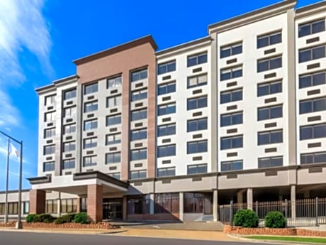 Holiday Inn Express And Suites Washington DC Noma By IHG