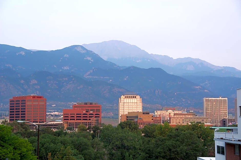 Holiday Inn Express & Suites Colorado Springs Central, an IHG Hotel