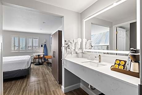 King Room - Non-Smoking