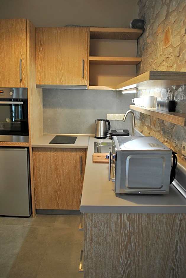 Petras Gi - Stone Houses