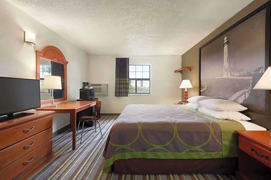 Super 8 by Wyndham Colorado Springs/Afa Area