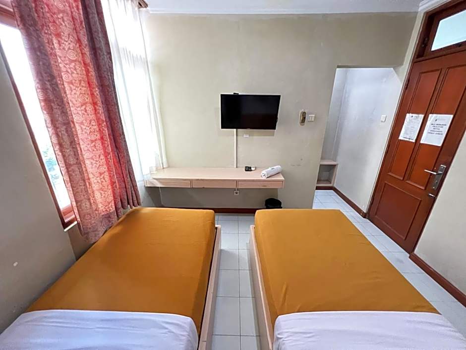 Hotel Winotosastro by Athelu