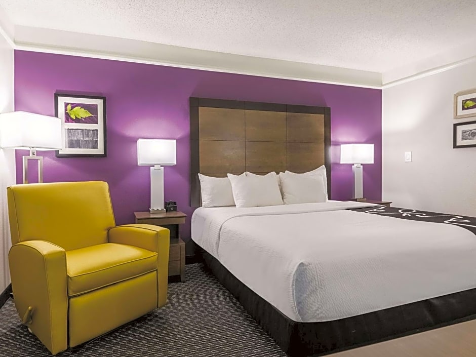 La Quinta Inn & Suites by Wyndham Alexandria Airport