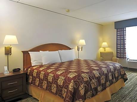 Queen Room - Non-Smoking