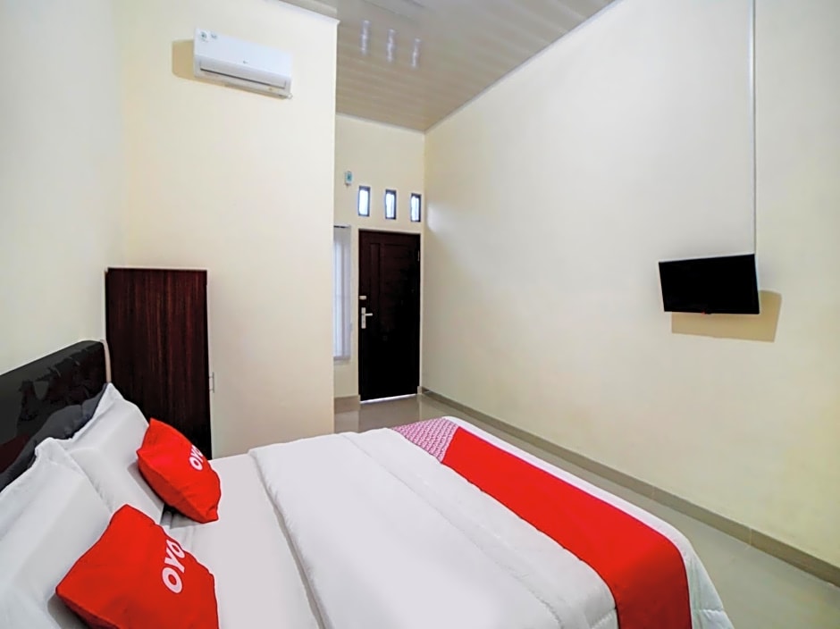 OYO 90773 Shine Guest House Syariah