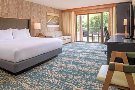 1 King Bed - Riverview Room