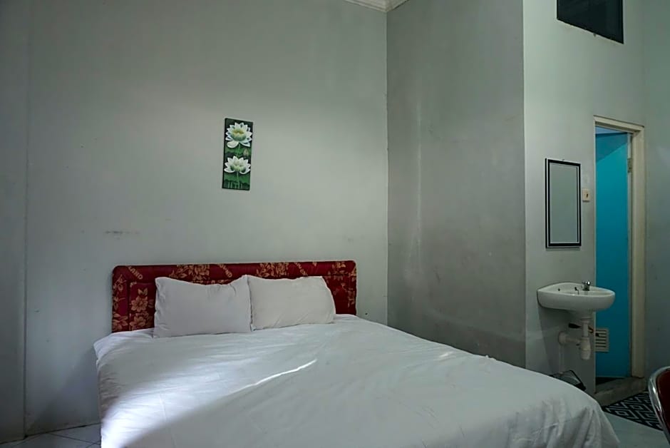 Hotel O Wisma Deli Syariah Near RSUD Nene Mallomo Sidenreng Rappang