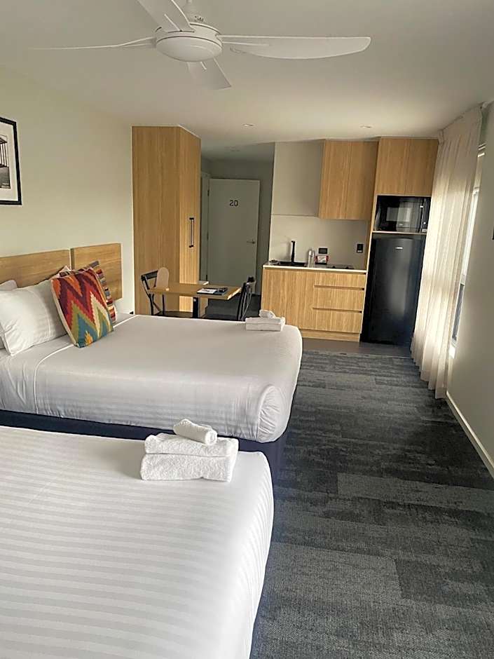 AVENUE MOTEL APARTMENTS