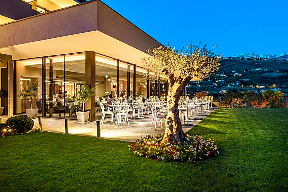 FAYN garden retreat hotel