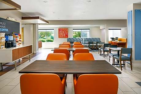 Holiday Inn Express Irondequoit By IHG