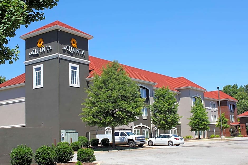 La Quinta Inn & Suites by Wyndham Huntsville Airport Madison