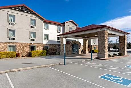 Quality Inn & Suites Monterey I-40