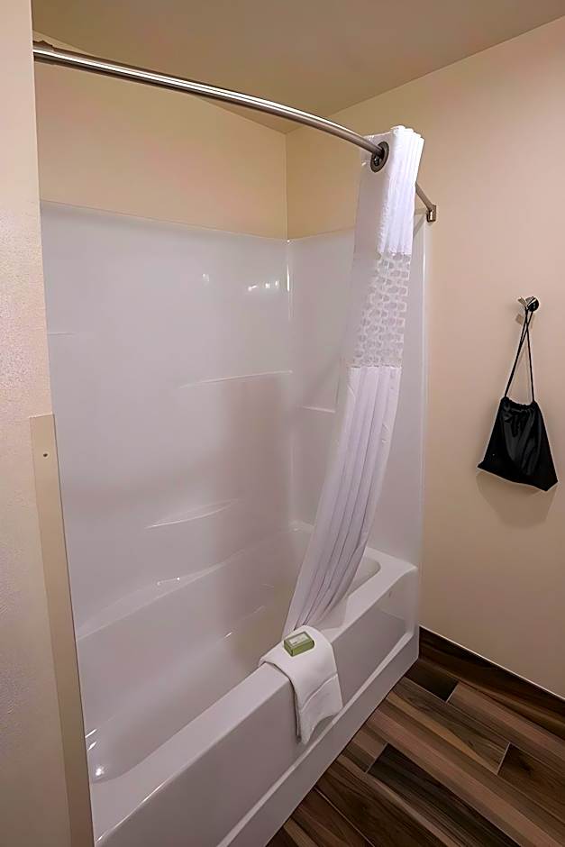 Cobblestone Inn and Suites Sheldon