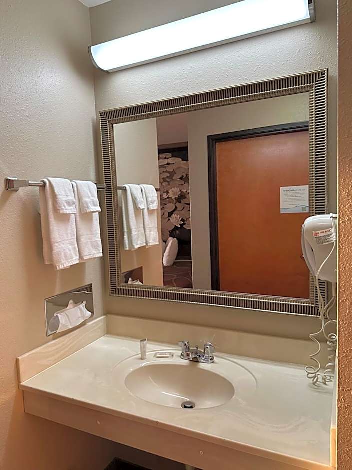 Super 8 by Wyndham Union