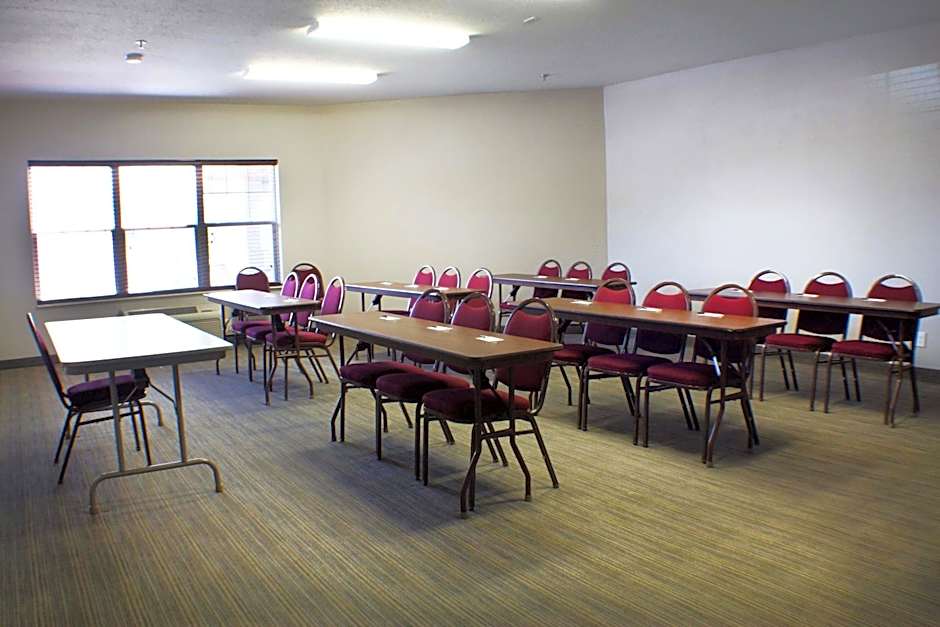 Country Inn & Suites by Radisson, Appleton Airport - Fox River Mall Area