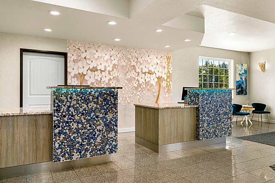 The Ashley Inn & Suites