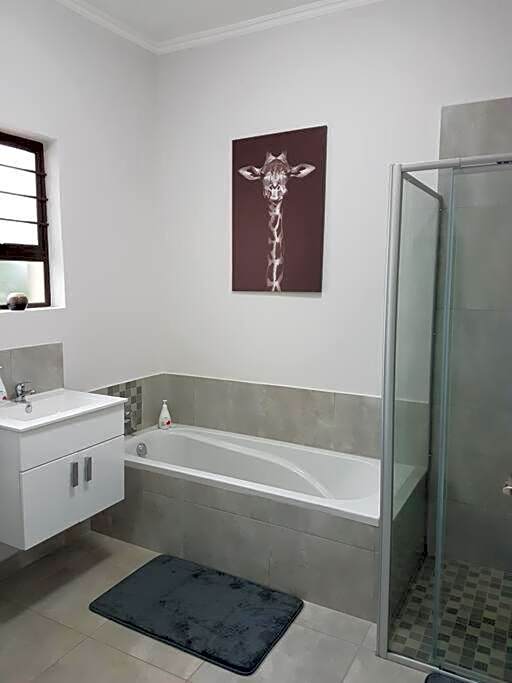 4 Bedroom house with lovely sea views.