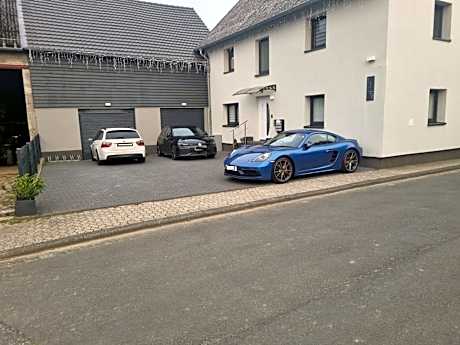 CJS Apartments - Chill or Drive am Nürburgring, Free Parking, WLan, Spacious Rooms, Quiet Location