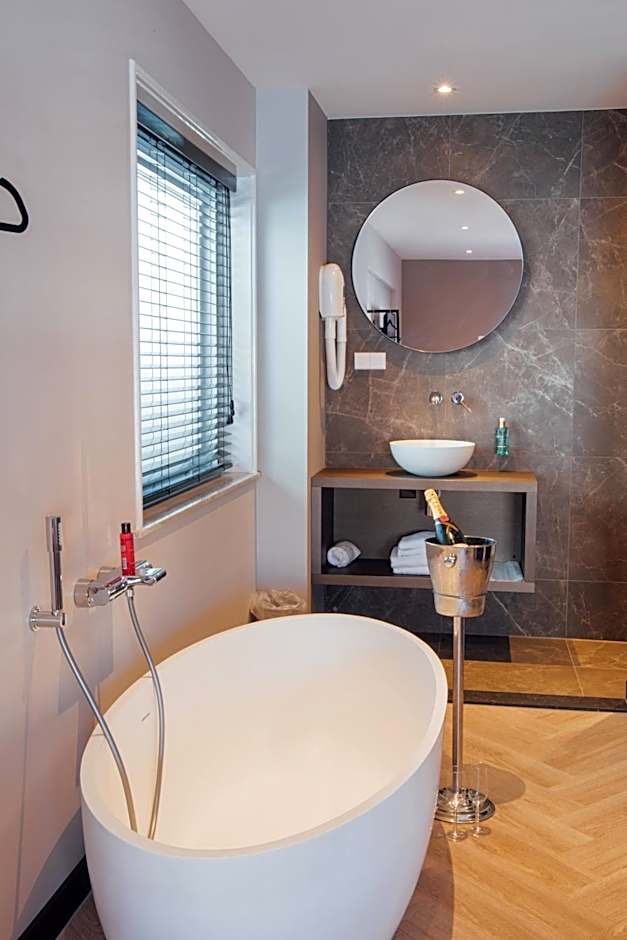 Harbour Suites Boutique Hotel