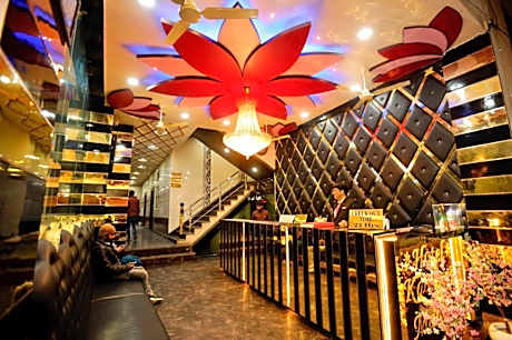 Hotel Kaaynat Mahal 25 Mtrs from Dargah