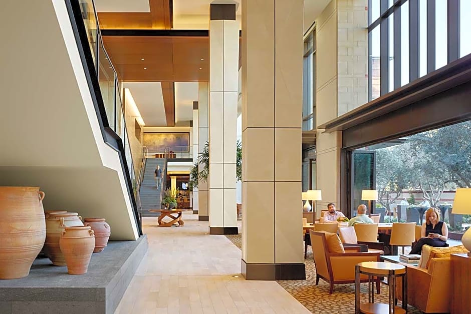 UCLA MEYER AND RENEE LUSKIN CONFERENCE CENTER