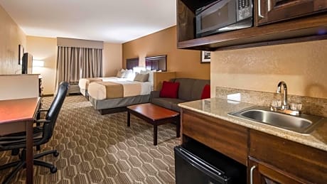 Quadruple Suite with Roll-In Shower - Disability Access/Non-Smoking