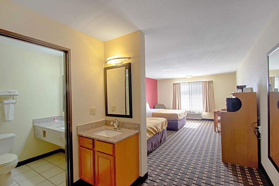 Econo Lodge Inn & Suites