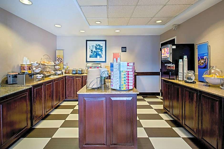 Hampton Inn By Hilton West Springfield