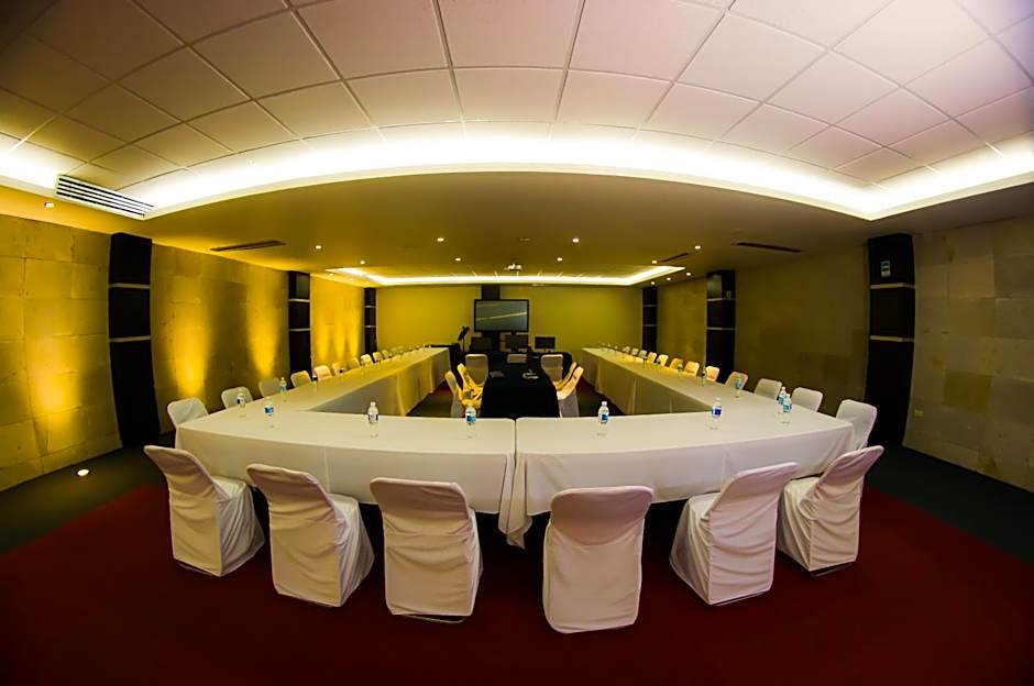 Wyndham Garden Aguascalientes Hotel & Casino