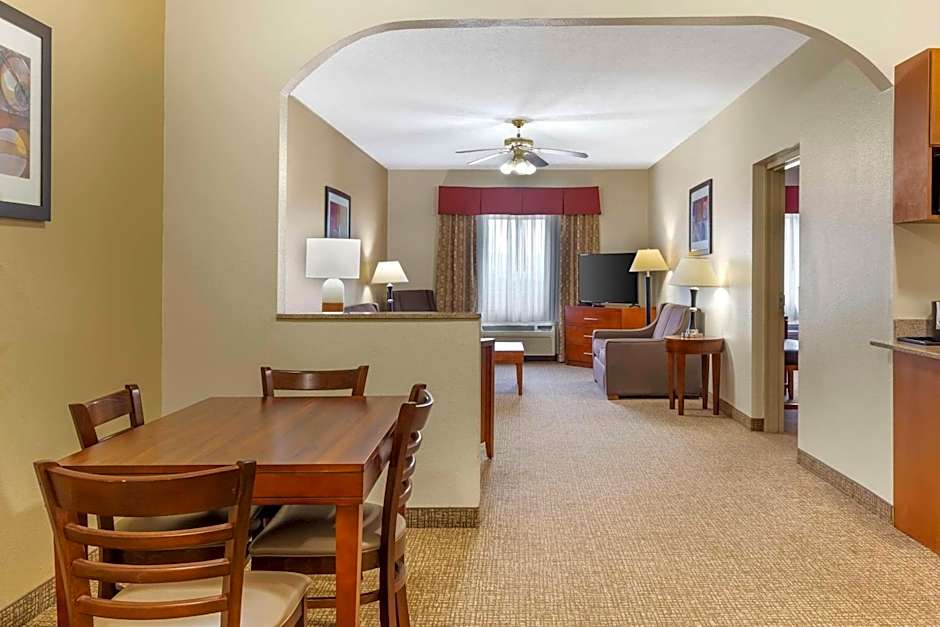 Comfort Suites Inn At Ridgewood Farm