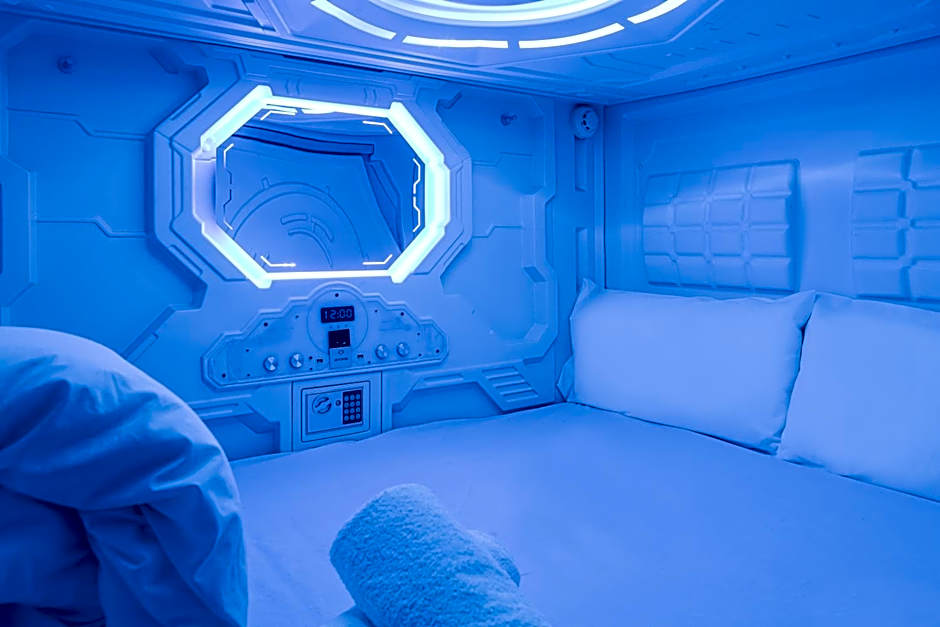 Art Seven Hostel Capsules