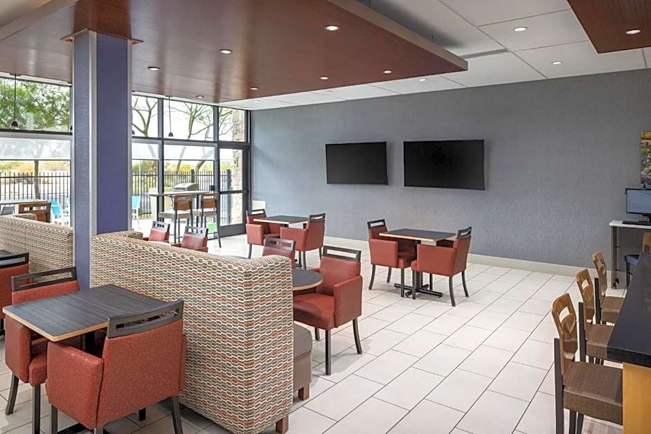 Holiday Inn Express & Suites Phoenix West - Buckeye By IHG