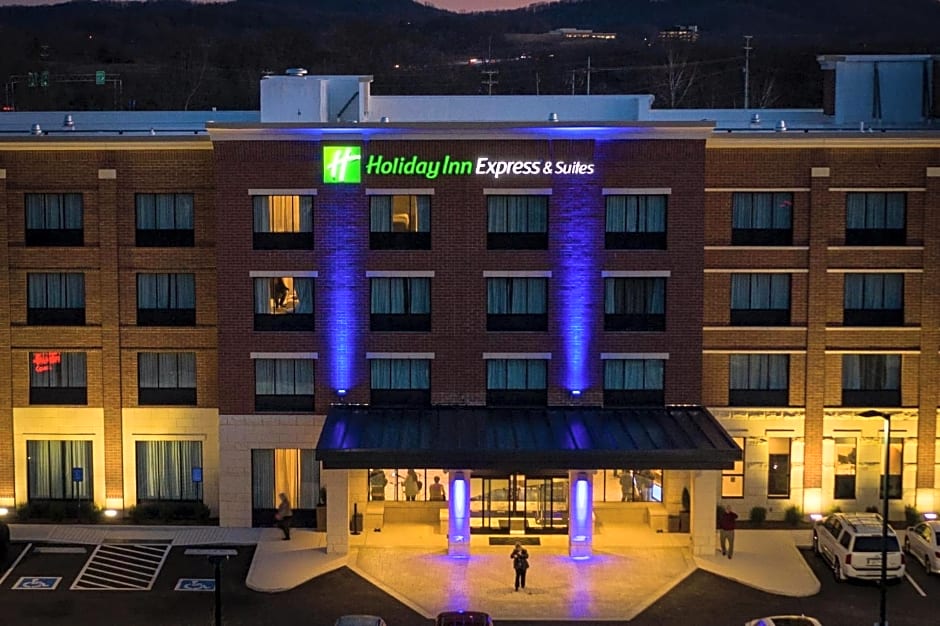 Holiday Inn Express & Suites Franklin - Berry Farms By IHG