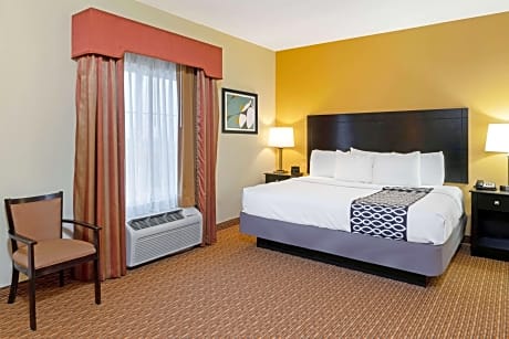 1 King Bed 2-Room Jacuzzi Suite Non-Smoking