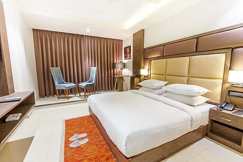 Photo 1 of 8 of Deluxe 1 King Bed