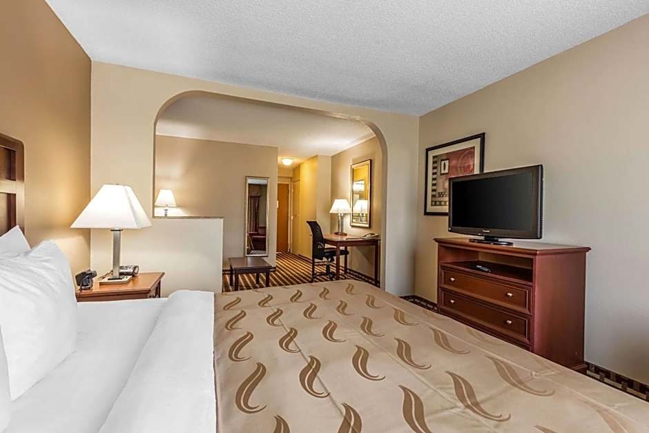 Quality Suites Paducah I-24