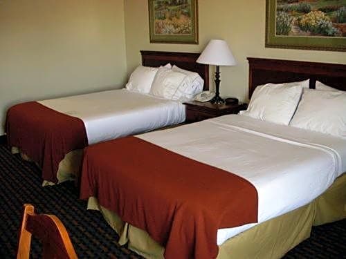 Holiday Inn Express Hotel & Suites Laurinburg