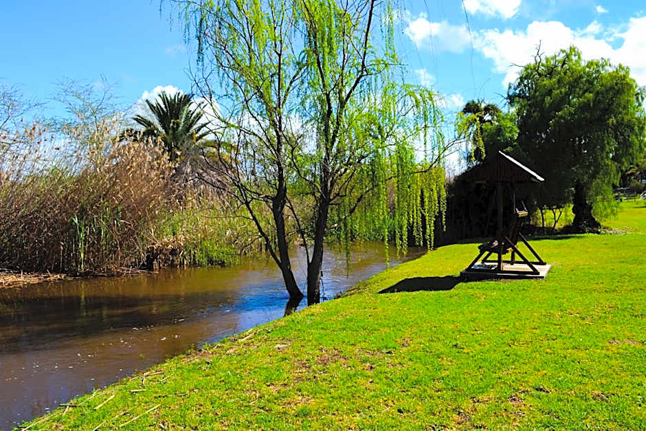 Riverside Guest Lodge