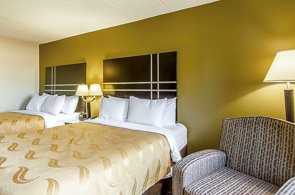 La Casa Inn & Suites-Middleboro