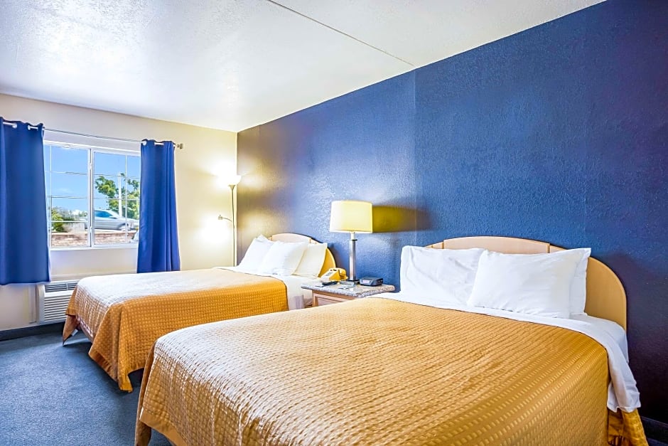 Rodeway Inn Branson, Brick House