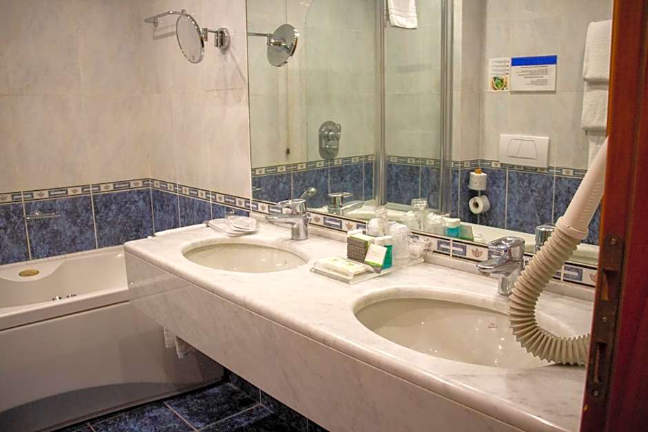 Pacific Hotel Fortino