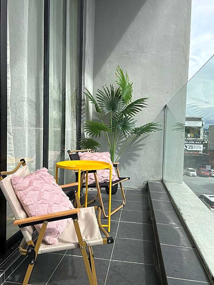 Pillows Plus Dream Inn