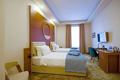 Deluxe Twin Room with Spa Access