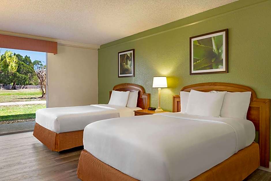 Baymont by Wyndham Daytona Beach/Intl Speedway