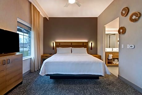 1 King Bed Studio Suite Ns Balcony