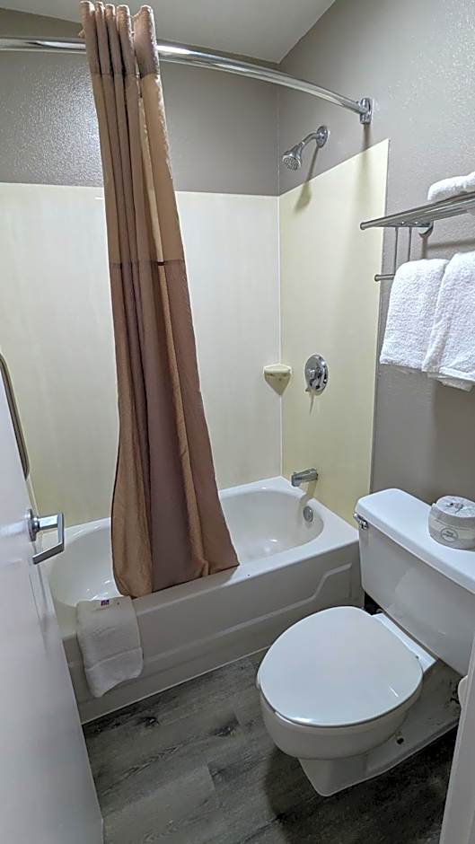 Motel 6-Nashua, NH - South