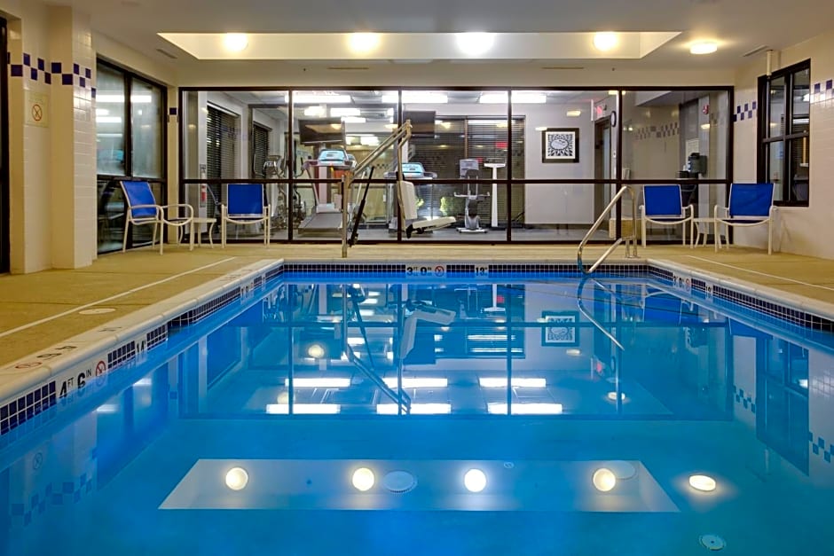 Holiday Inn Express Hotel & Suites Meadowlands Area By IHG