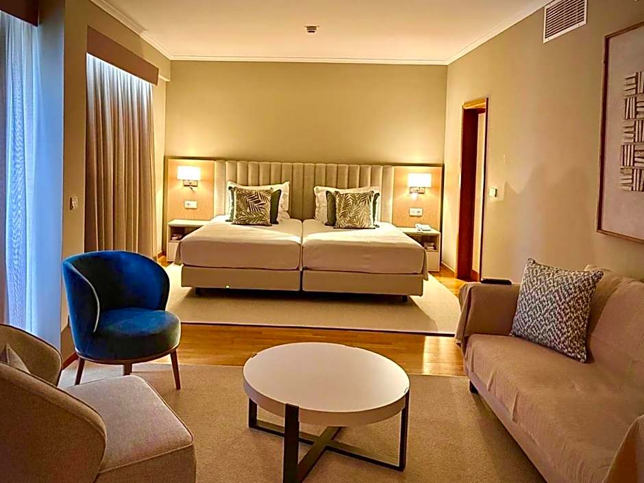 Photo 1 of 10 of Deluxe Suite, Sea View