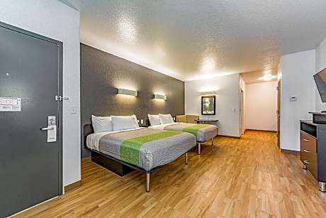 2 Queen Beds | Mobil Access Tub Nsmk Kitchen