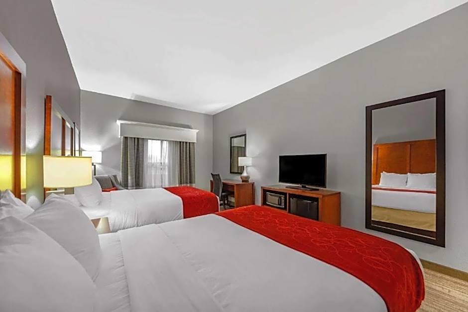 Photo 1 of 4 of 2 Queen Beds, Hearing Accessible